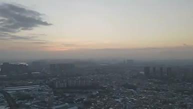 仲夏城市日出风光视频的预览图